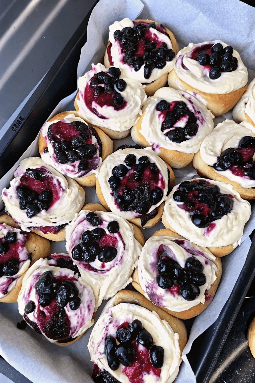 Rollos de Queso Crema con Arándanos y Pacanas