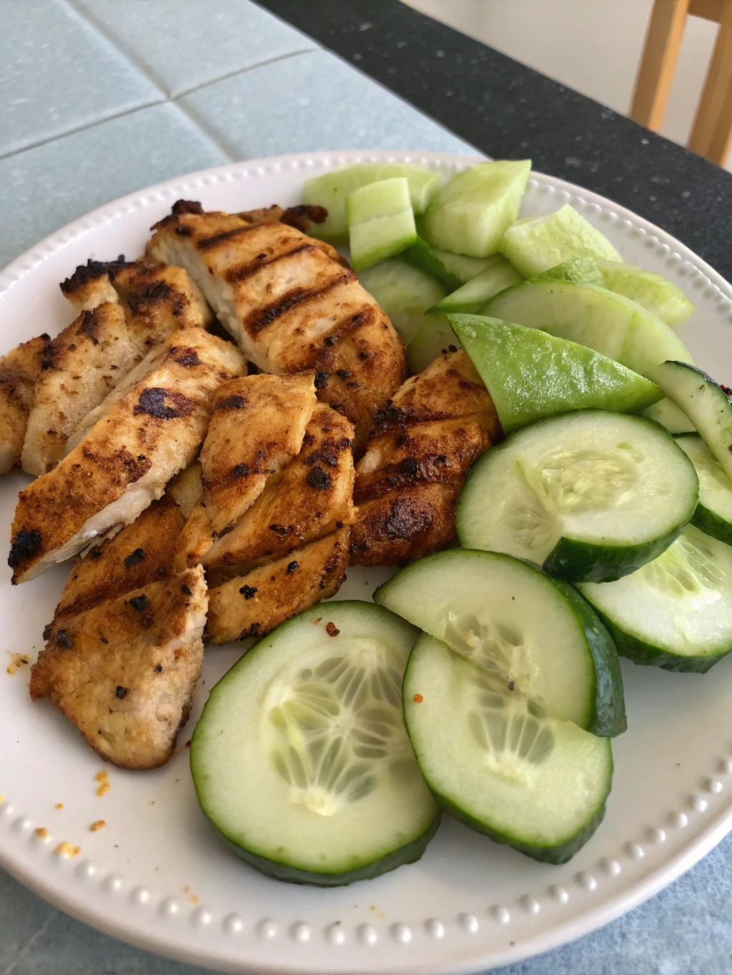 pollo a la parrilla con pepino