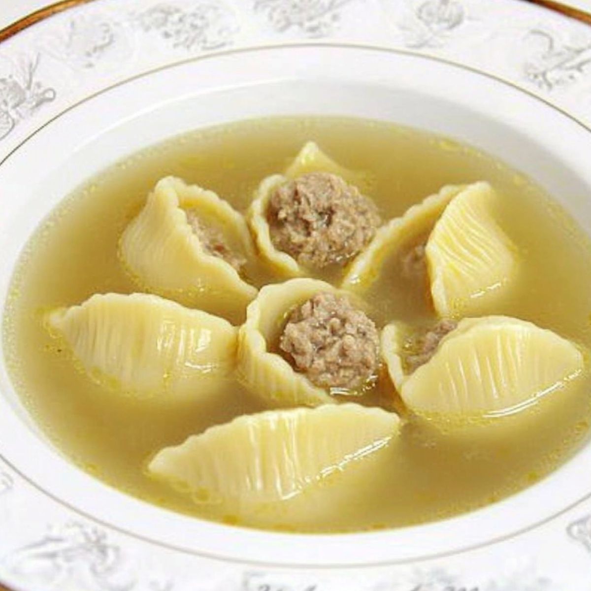 Caldo Con Galets Rellenos